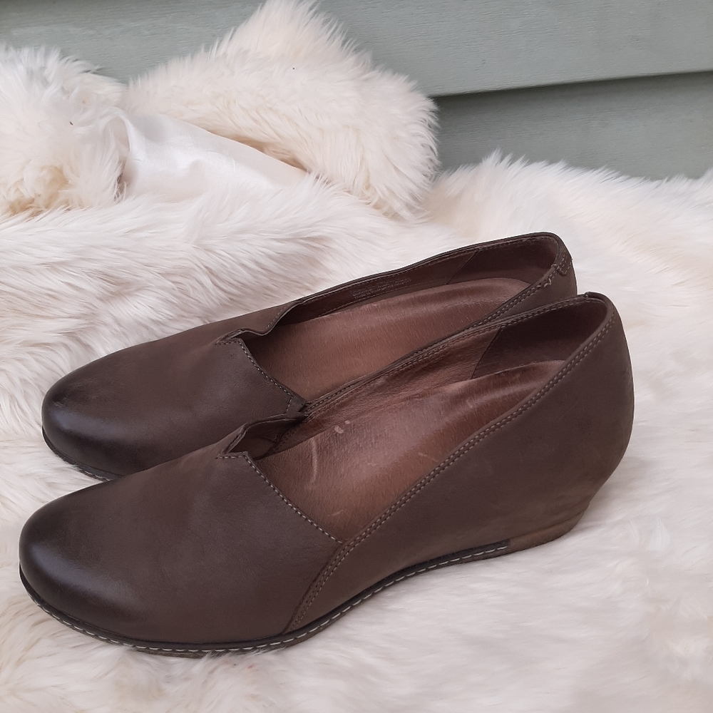 Dansko Taupe leather Wedge Shoe Sz 40/9.5